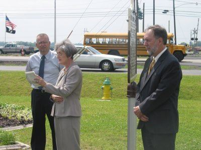 Speaking at the uncovering ceremony