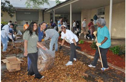 Recycling group raking leaves